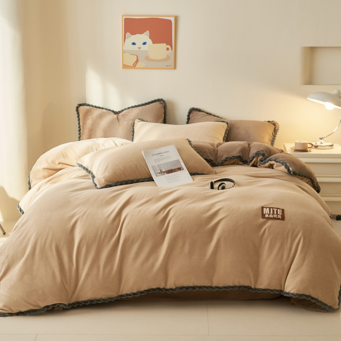 91家纺网 家纺一手货源 找家纺 （总）晨曦家纺 2025新款加厚高克重230克日系简约小包边牛奶绒单被套