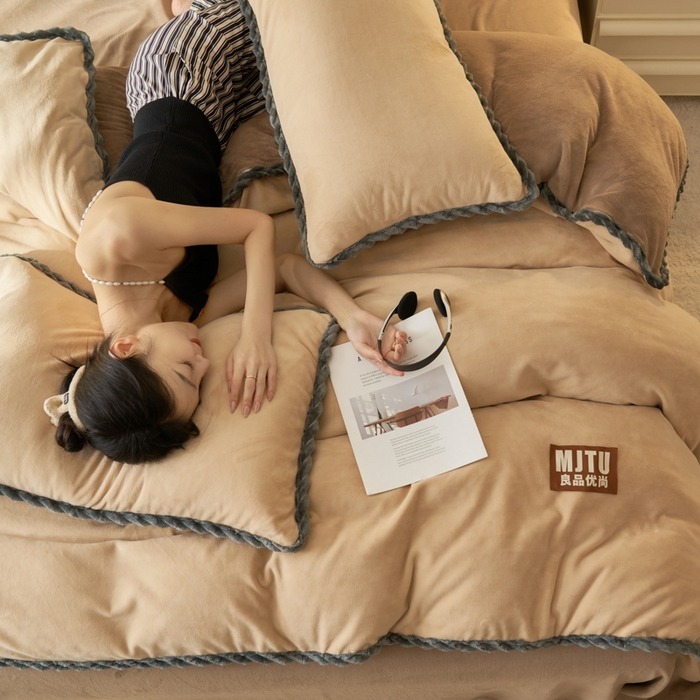 91家纺网 家纺一手货源 找家纺 （总）晨曦家纺 2025新款加厚高克重230克日系简约小包边牛奶绒单被套