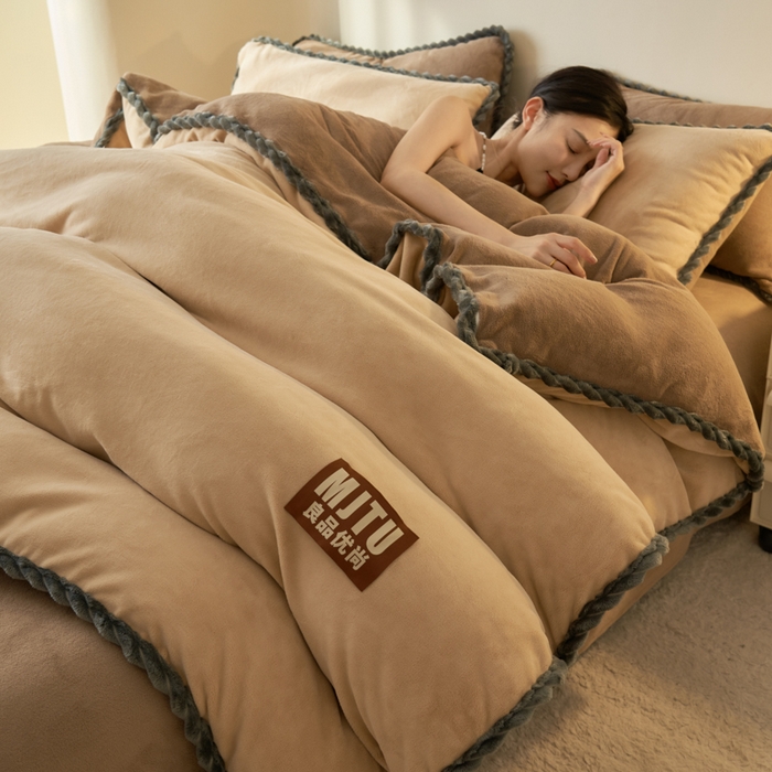 91家纺网 家纺一手货源 找家纺 （总）晨曦家纺 2025新款加厚高克重230克日系简约小包边牛奶绒单被套