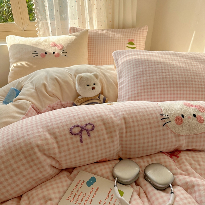 91家纺网 家纺一手货源 找家纺 （总）顾里家纺 2025新款圣诞猫咪毛巾绣牛奶绒套件