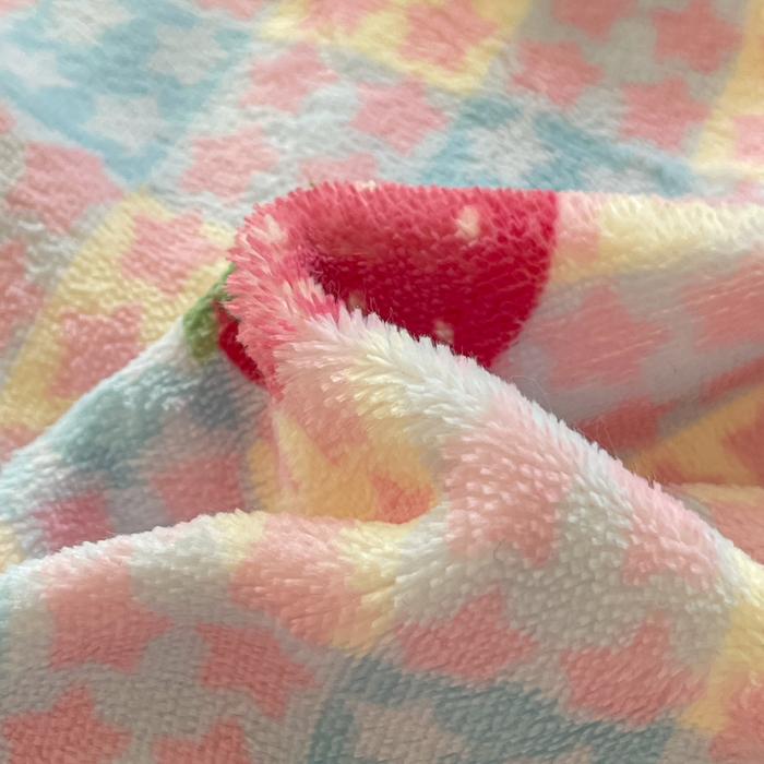 91家纺网 家纺一手货源 找家纺 玉海棠家纺 2025新款A类加厚牛奶绒印花四件套 草莓软心