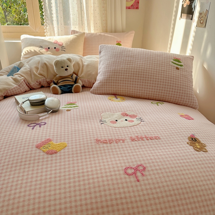 91家纺网 家纺一手货源 找家纺 顾里家纺 2025新款圣诞猫咪毛巾绣牛奶绒套件 粉圣诞猫