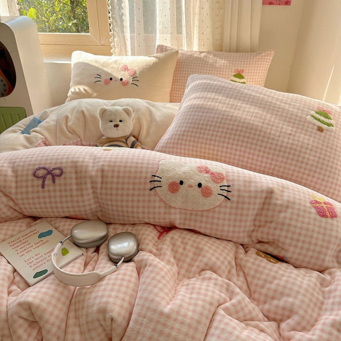 91家纺网 家纺一手货源 找家纺 顾里家纺 2025新款圣诞猫咪毛巾绣牛奶绒套件 粉圣诞猫