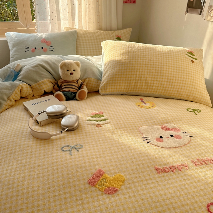 91家纺网 家纺一手货源 找家纺 顾里家纺 2025新款圣诞猫咪毛巾绣牛奶绒套件 黄圣诞猫