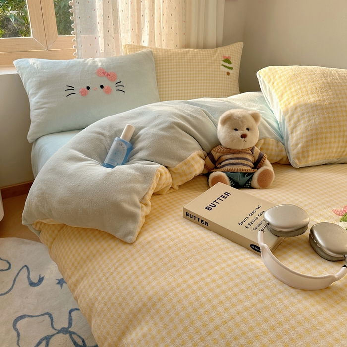 91家纺网 家纺一手货源 找家纺 顾里家纺 2025新款圣诞猫咪毛巾绣牛奶绒套件 黄圣诞猫