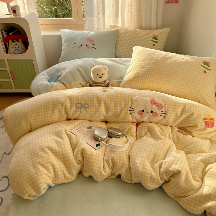 91家纺网 家纺一手货源 找家纺 顾里家纺 2025新款圣诞猫咪毛巾绣牛奶绒套件 黄圣诞猫