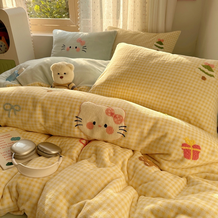 91家纺网 家纺一手货源 找家纺 顾里家纺 2025新款圣诞猫咪毛巾绣牛奶绒套件 黄圣诞猫