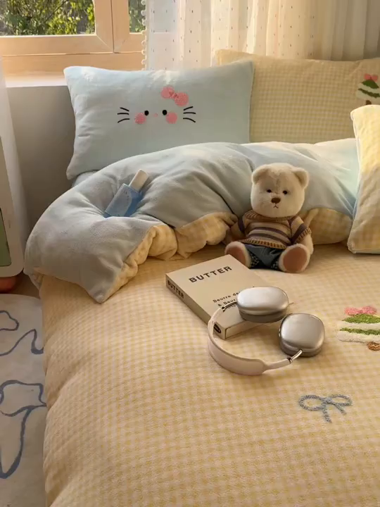 91家纺网 家纺一手货源 找家纺 顾里家纺 2025新款圣诞猫咪毛巾绣牛奶绒套件 黄圣诞猫