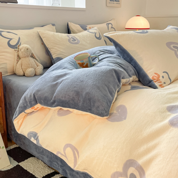 91家纺网 家纺一手货源 找家纺 玉海棠家纺 2025新款A类加厚牛奶绒印花四件套 蜡笔心