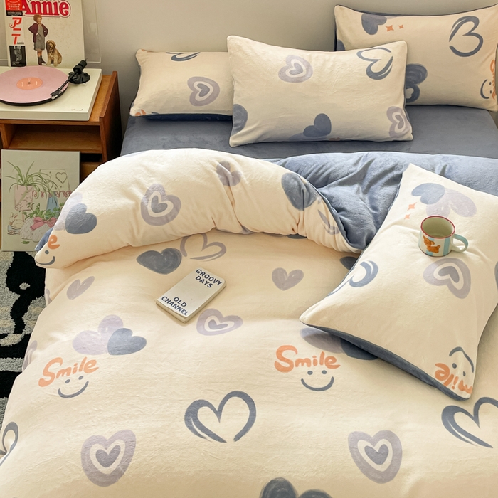 91家纺网 家纺一手货源 找家纺 玉海棠家纺 2025新款A类加厚牛奶绒印花四件套 蜡笔心