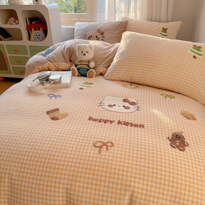 91家纺网 家纺一手货源 找家纺 顾里家纺 2025新款圣诞猫咪毛巾绣牛奶绒套件 咖圣诞猫