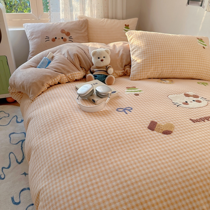 91家纺网 家纺一手货源 找家纺 顾里家纺 2025新款圣诞猫咪毛巾绣牛奶绒套件 咖圣诞猫