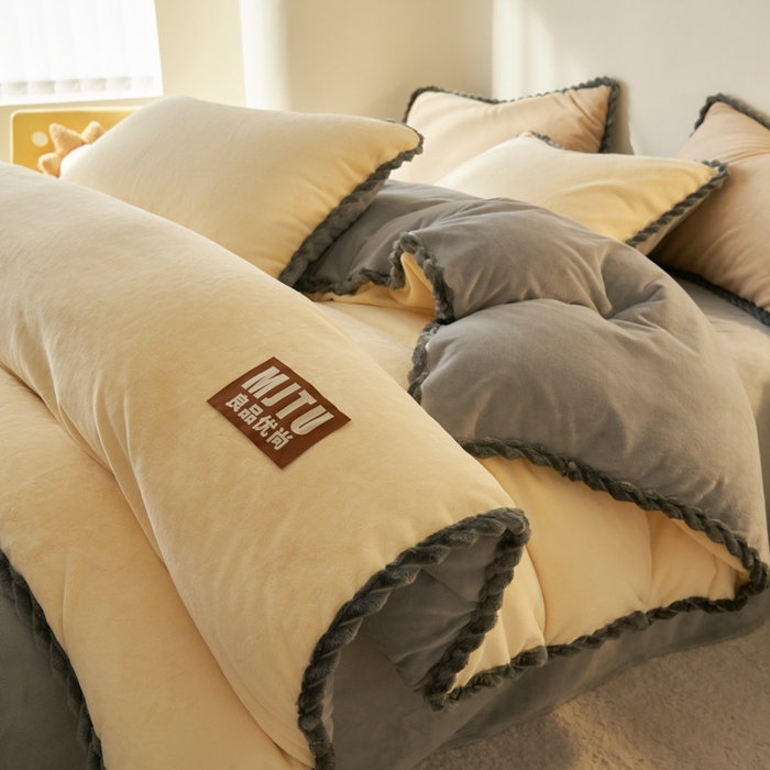 91家纺网 家纺一手货源 找家纺 （总）晨曦家纺 2025新款加厚高克重230克日系简约小包边牛奶绒单被套