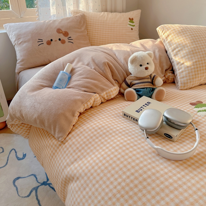 91家纺网 家纺一手货源 找家纺 顾里家纺 2025新款圣诞猫咪毛巾绣牛奶绒套件 咖圣诞猫