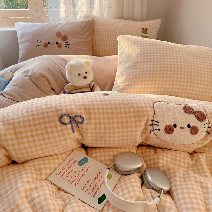 91家纺网 家纺一手货源 找家纺 顾里家纺 2025新款圣诞猫咪毛巾绣牛奶绒套件 咖圣诞猫