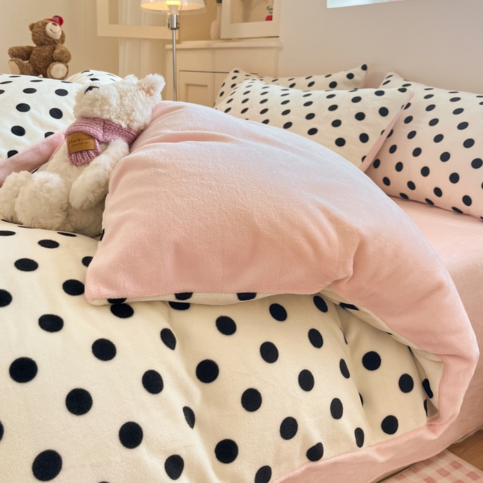 91家纺网 家纺一手货源 找家纺 玉海棠家纺 2025新款A类加厚牛奶绒印花四件套 米珍珠