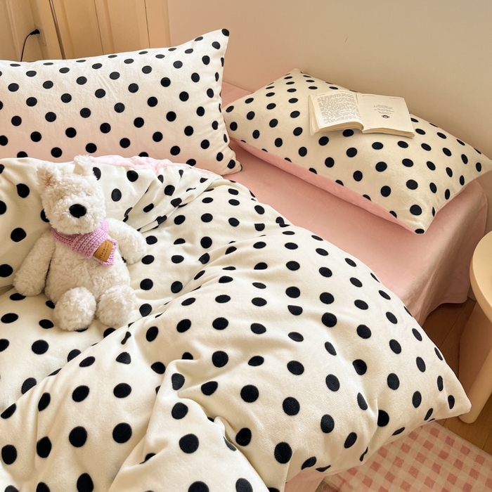 91家纺网 家纺一手货源 找家纺 玉海棠家纺 2025新款A类加厚牛奶绒印花四件套 米珍珠