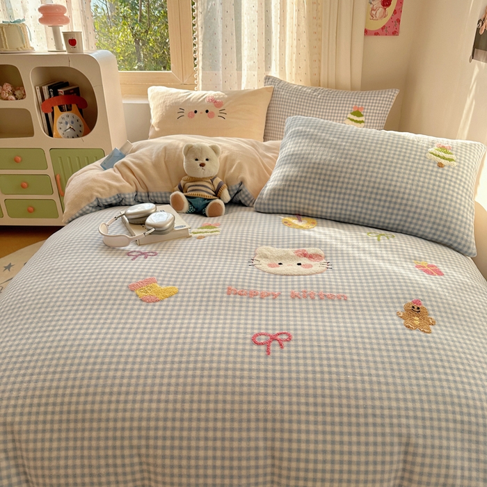 91家纺网 家纺一手货源 找家纺 顾里家纺 2025新款圣诞猫咪毛巾绣牛奶绒套件 蓝圣诞猫