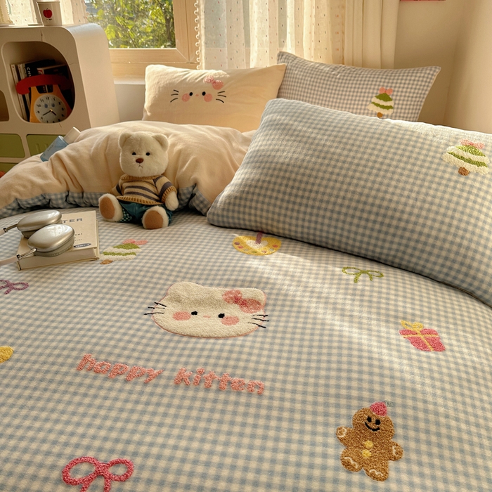 91家纺网 家纺一手货源 找家纺 顾里家纺 2025新款圣诞猫咪毛巾绣牛奶绒套件 蓝圣诞猫