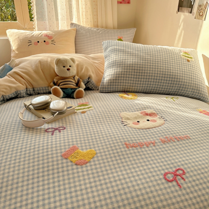 91家纺网 家纺一手货源 找家纺 顾里家纺 2025新款圣诞猫咪毛巾绣牛奶绒套件 蓝圣诞猫