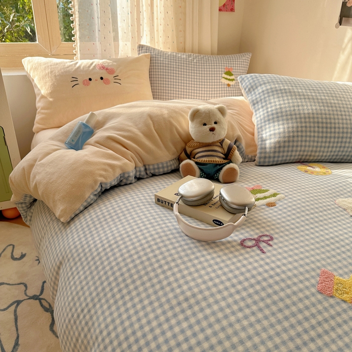 91家纺网 家纺一手货源 找家纺 顾里家纺 2025新款圣诞猫咪毛巾绣牛奶绒套件 蓝圣诞猫