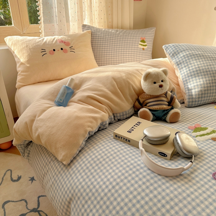 91家纺网 家纺一手货源 找家纺 顾里家纺 2025新款圣诞猫咪毛巾绣牛奶绒套件 蓝圣诞猫