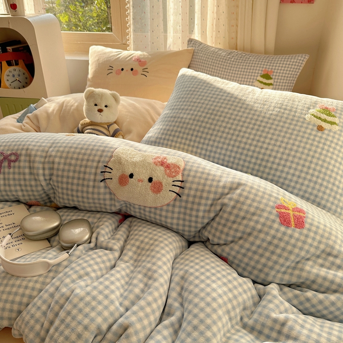 91家纺网 家纺一手货源 找家纺 顾里家纺 2025新款圣诞猫咪毛巾绣牛奶绒套件 蓝圣诞猫