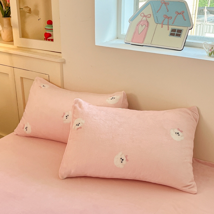 91家纺网 家纺一手货源 找家纺 玉海棠家纺 2025新款A类加厚牛奶绒印花四件套 绒绒小狗粉