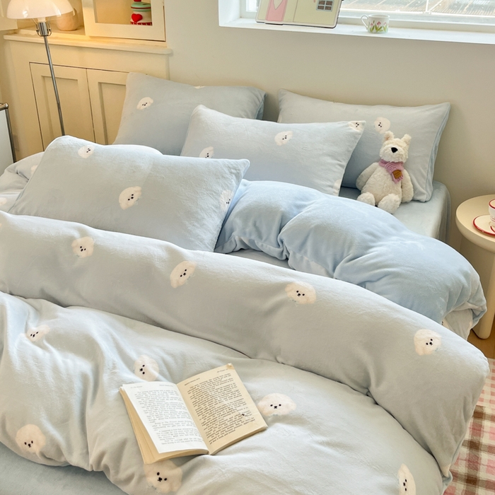 91家纺网 家纺一手货源 找家纺 玉海棠家纺 2025新款A类加厚牛奶绒印花四件套 绒绒小狗蓝