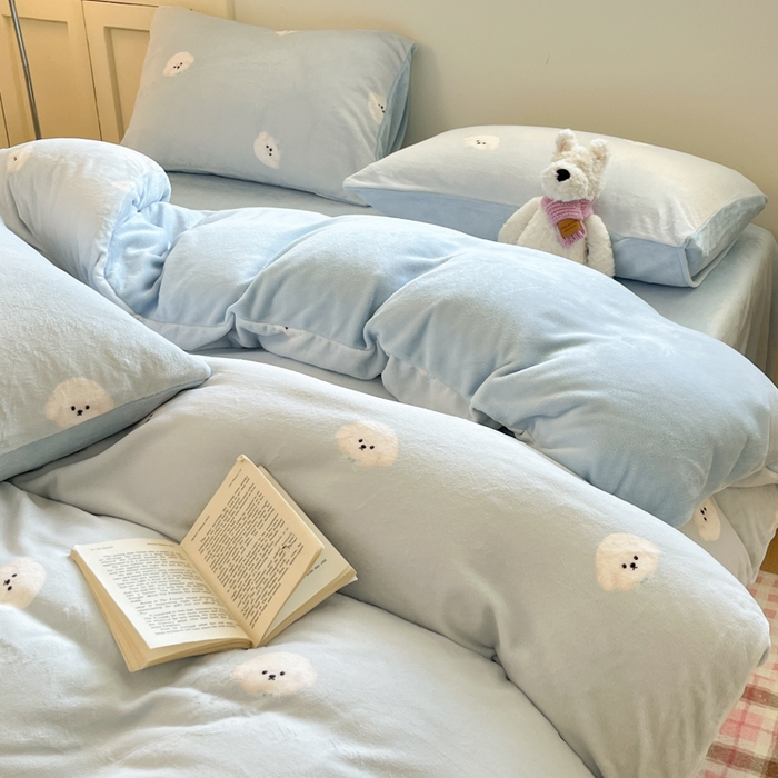 91家纺网 家纺一手货源 找家纺 玉海棠家纺 2025新款A类加厚牛奶绒印花四件套 绒绒小狗蓝