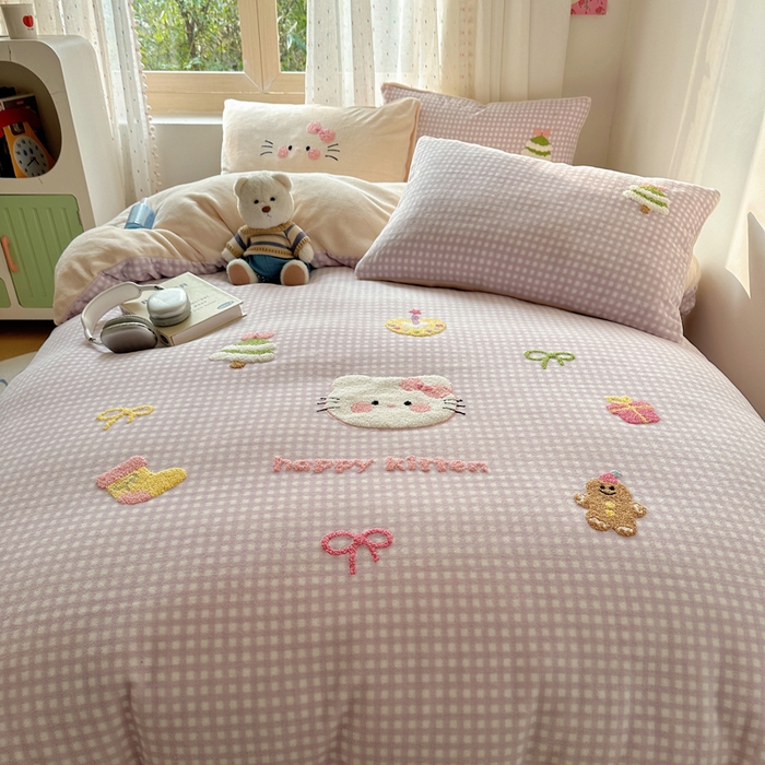 91家纺网 家纺一手货源 找家纺 顾里家纺 2025新款圣诞猫咪毛巾绣牛奶绒套件 紫圣诞猫