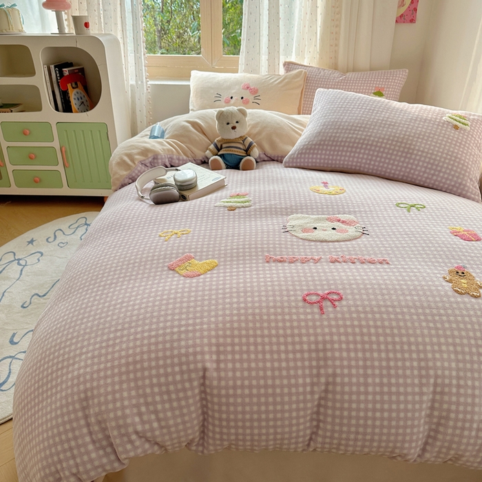 91家纺网 家纺一手货源 找家纺 顾里家纺 2025新款圣诞猫咪毛巾绣牛奶绒套件 紫圣诞猫