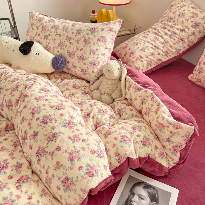 91家纺网 家纺一手货源 找家纺 玉海棠家纺 2025新款A类加厚牛奶绒印花四件套 疏影