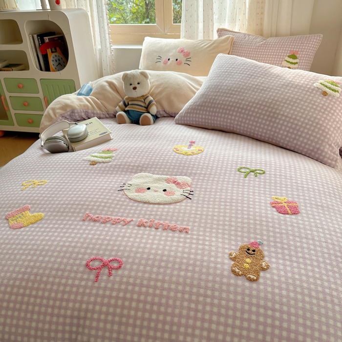 91家纺网 家纺一手货源 找家纺 顾里家纺 2025新款圣诞猫咪毛巾绣牛奶绒套件 紫圣诞猫