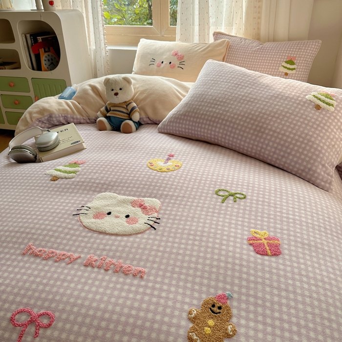 91家纺网 家纺一手货源 找家纺 顾里家纺 2025新款圣诞猫咪毛巾绣牛奶绒套件 紫圣诞猫