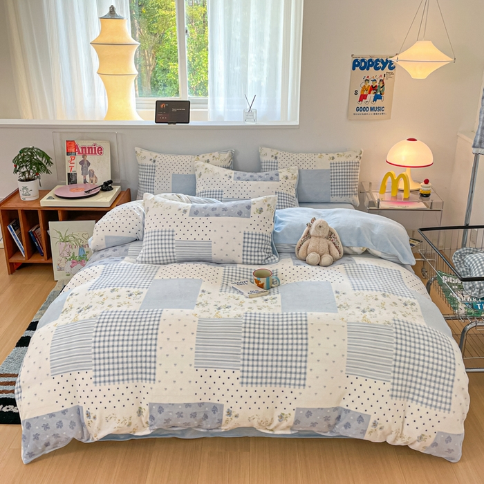 玉海棠家纺 2025新款A类加厚牛奶绒印花四件套 田间春彩-蓝