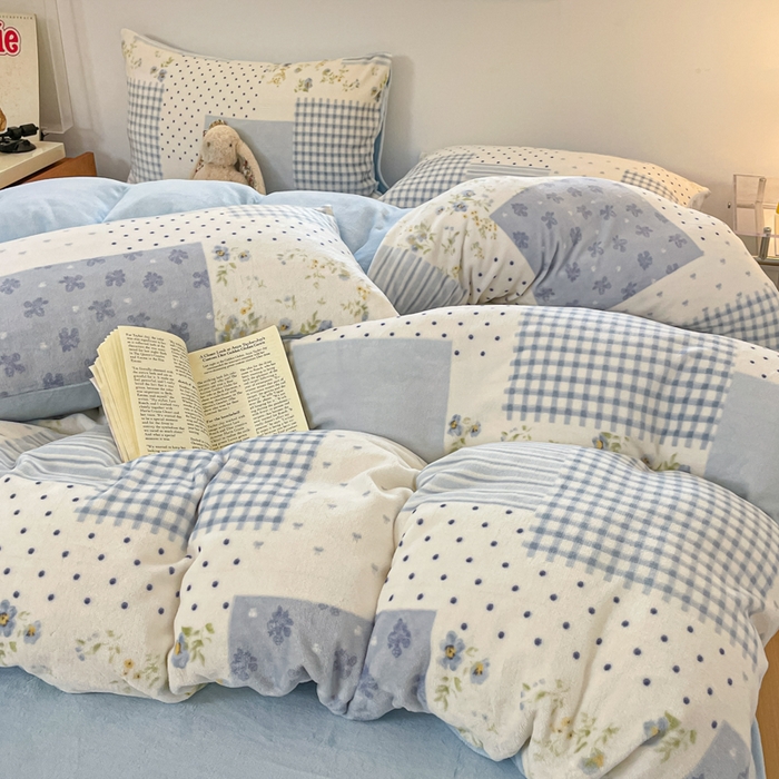 91家纺网 家纺一手货源 找家纺 玉海棠家纺 2025新款A类加厚牛奶绒印花四件套 田间春彩-蓝