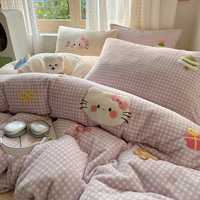 91家纺网 家纺一手货源 找家纺 顾里家纺 2025新款圣诞猫咪毛巾绣牛奶绒套件 紫圣诞猫