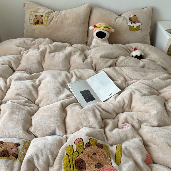 91家纺网 家纺一手货源 找家纺 （总）雨帆家纺 2025新款高克重牛奶绒毛巾绣四件套系列