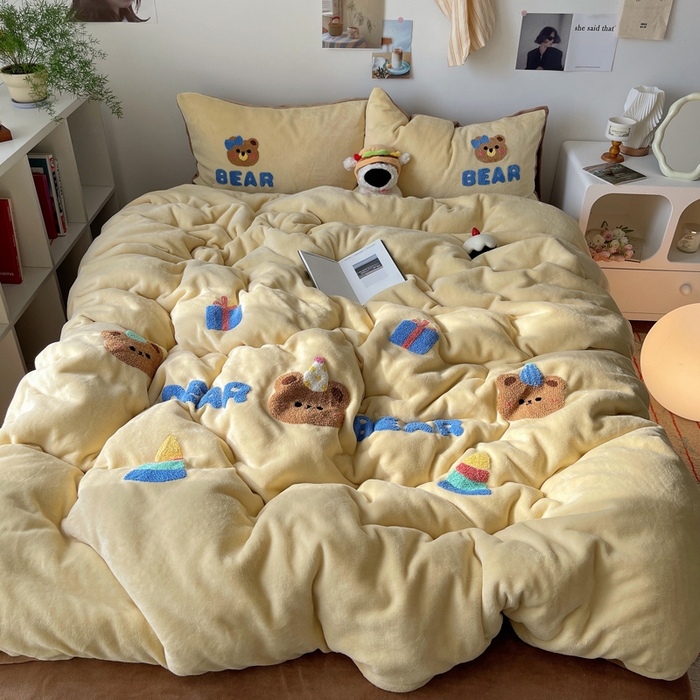 91家纺网 家纺一手货源 找家纺 （总）雨帆家纺 2025新款高克重牛奶绒毛巾绣四件套系列