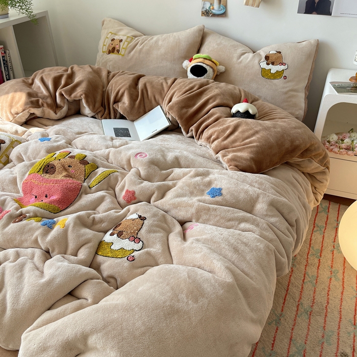 91家纺网 家纺一手货源 找家纺 （总）雨帆家纺 2025新款高克重牛奶绒毛巾绣四件套系列