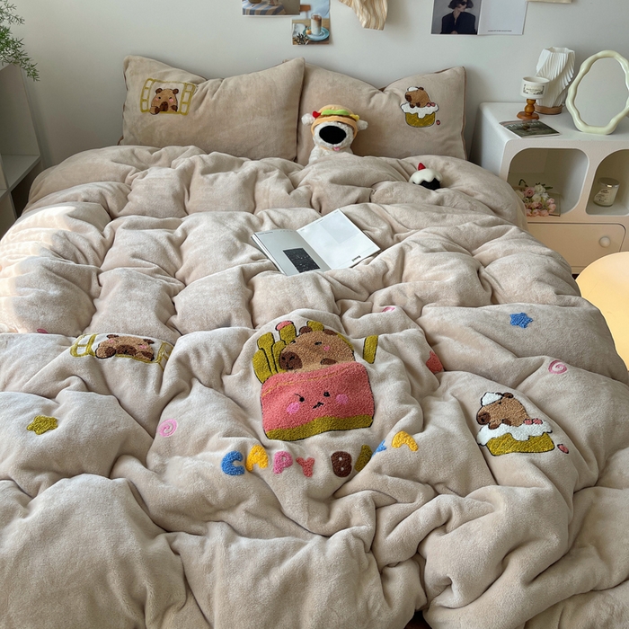 91家纺网 家纺一手货源 找家纺 （总）雨帆家纺 2025新款高克重牛奶绒毛巾绣四件套系列