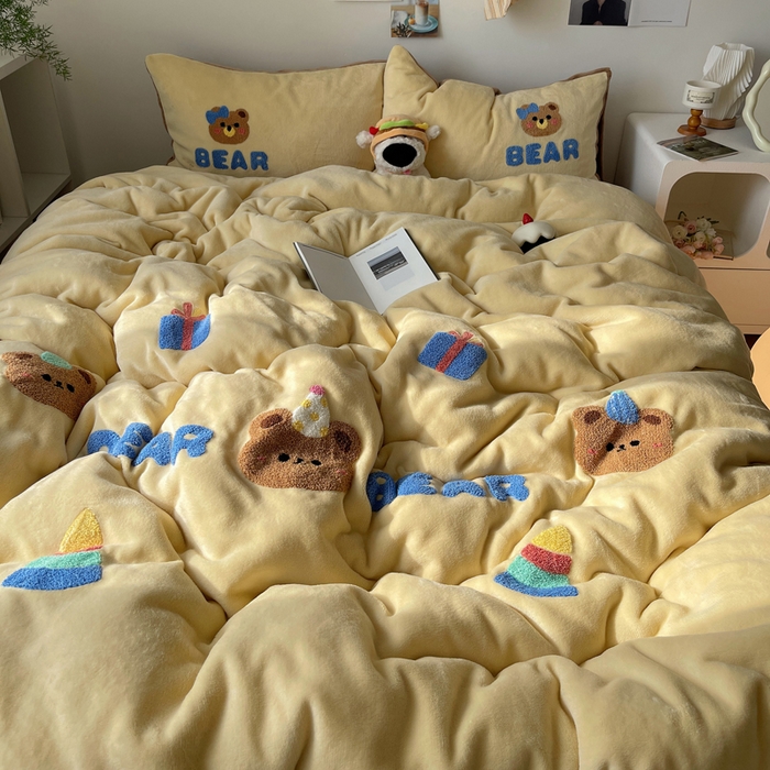 91家纺网 家纺一手货源 找家纺 雨帆家纺 2025新款高克重牛奶绒毛巾绣四件套系列 小熊礼物