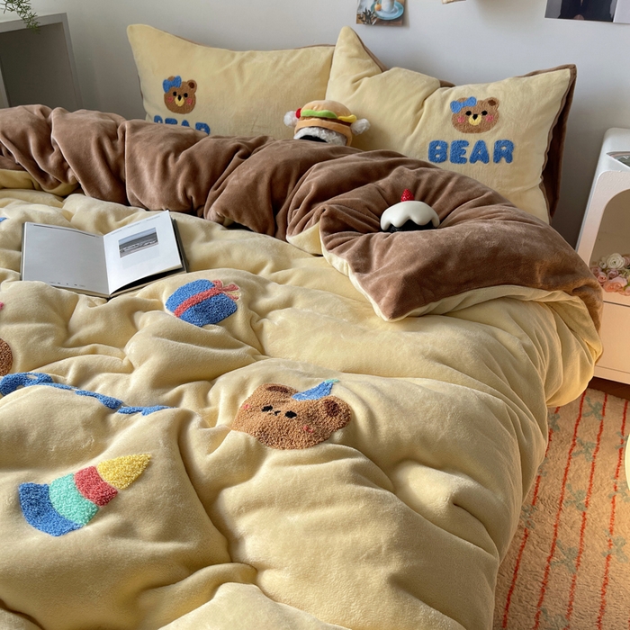 91家纺网 家纺一手货源 找家纺 雨帆家纺 2025新款高克重牛奶绒毛巾绣四件套系列 小熊礼物