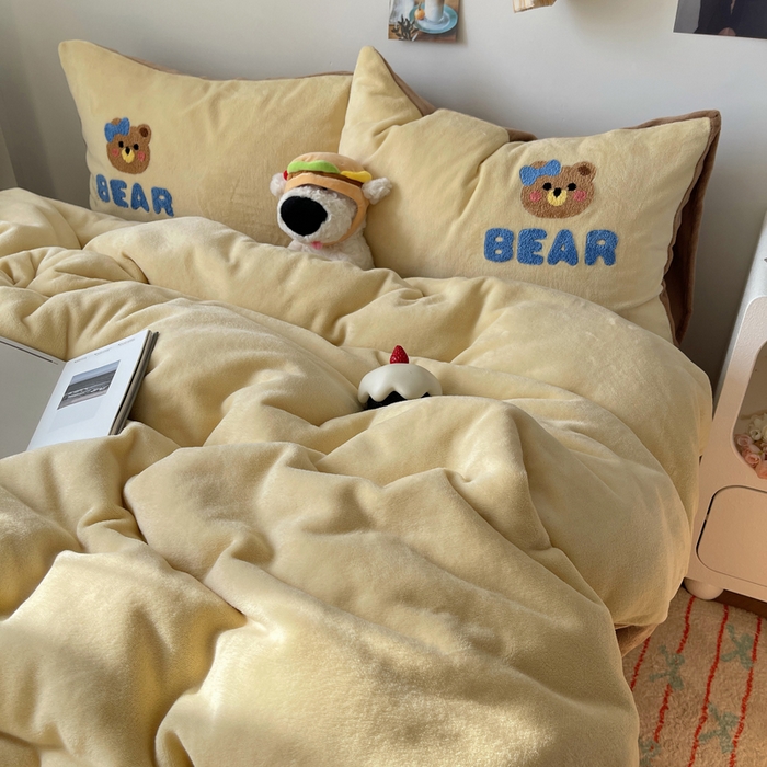 91家纺网 家纺一手货源 找家纺 雨帆家纺 2025新款高克重牛奶绒毛巾绣四件套系列 小熊礼物