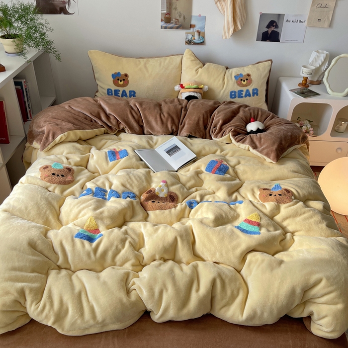 91家纺网 家纺一手货源 找家纺 雨帆家纺 2025新款高克重牛奶绒毛巾绣四件套系列 小熊礼物