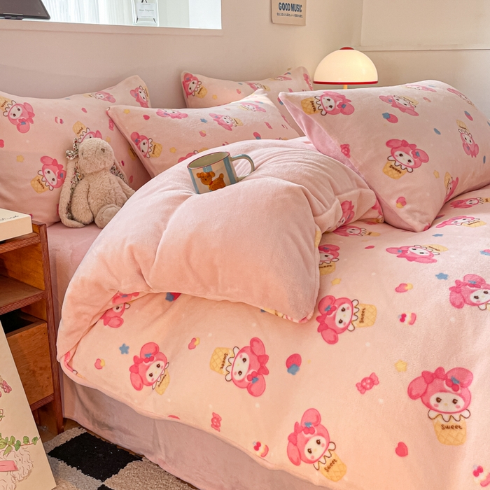 91家纺网 家纺一手货源 找家纺 玉海棠家纺 2025新款A类加厚牛奶绒印花四件套 小美甜品屋