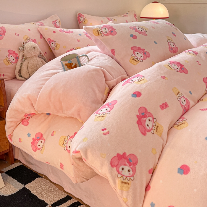 91家纺网 家纺一手货源 找家纺 玉海棠家纺 2025新款A类加厚牛奶绒印花四件套 小美甜品屋