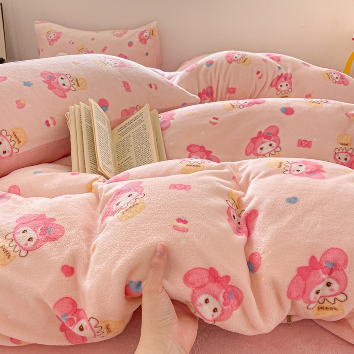 91家纺网 家纺一手货源 找家纺 玉海棠家纺 2025新款A类加厚牛奶绒印花四件套 小美甜品屋