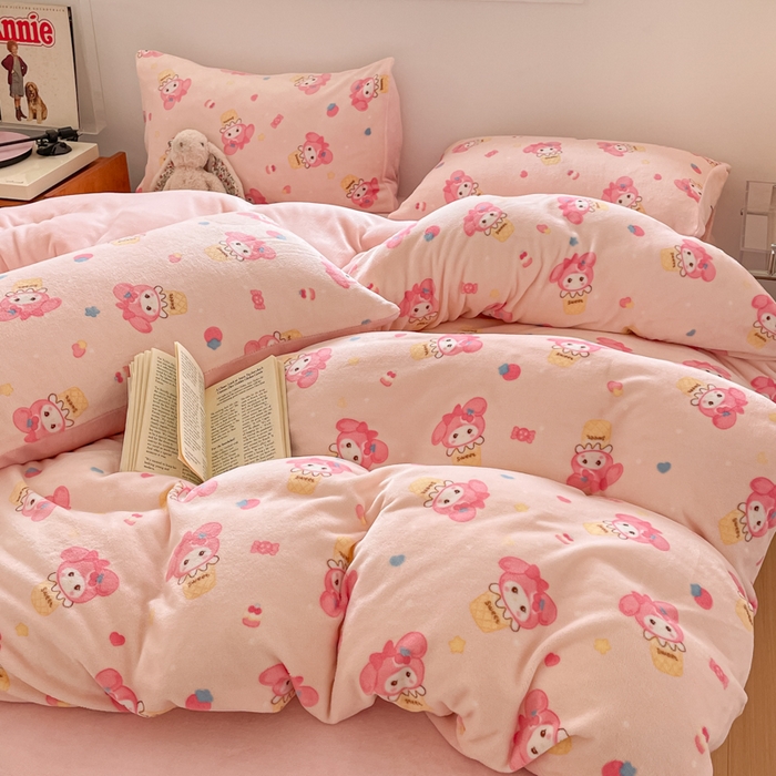 91家纺网 家纺一手货源 找家纺 玉海棠家纺 2025新款A类加厚牛奶绒印花四件套 小美甜品屋